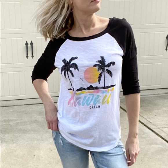 Tops - Hawaii dream graphic tee
